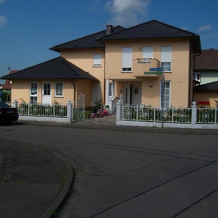 Gaestehaus Tante Tienchen 7 Minuten Zu Fuss Zum Europa Park , Plus Kostenloses Parkplatzticket Rulantica ,Alle Unsere Suiten Haben Einen Balkon Rust Kültér fotó